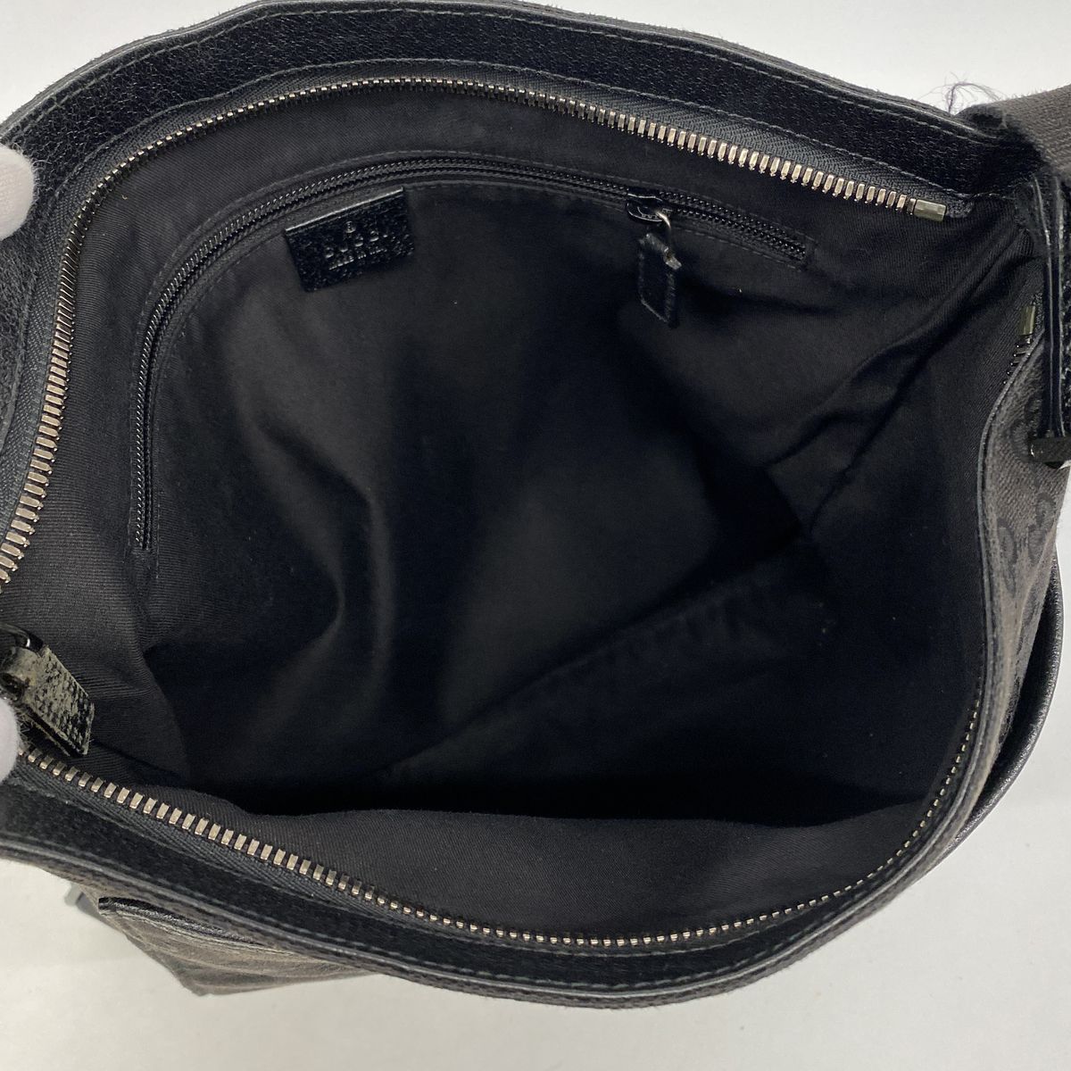 Gucci Shoulder Bag GG Canvas Black Silver — view 4