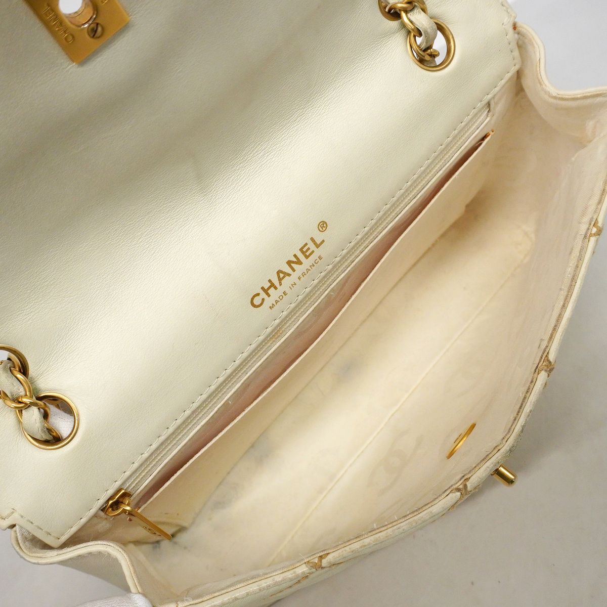 Chanel Shoulder Bag Wild Stitch Leather White Gold — view 4