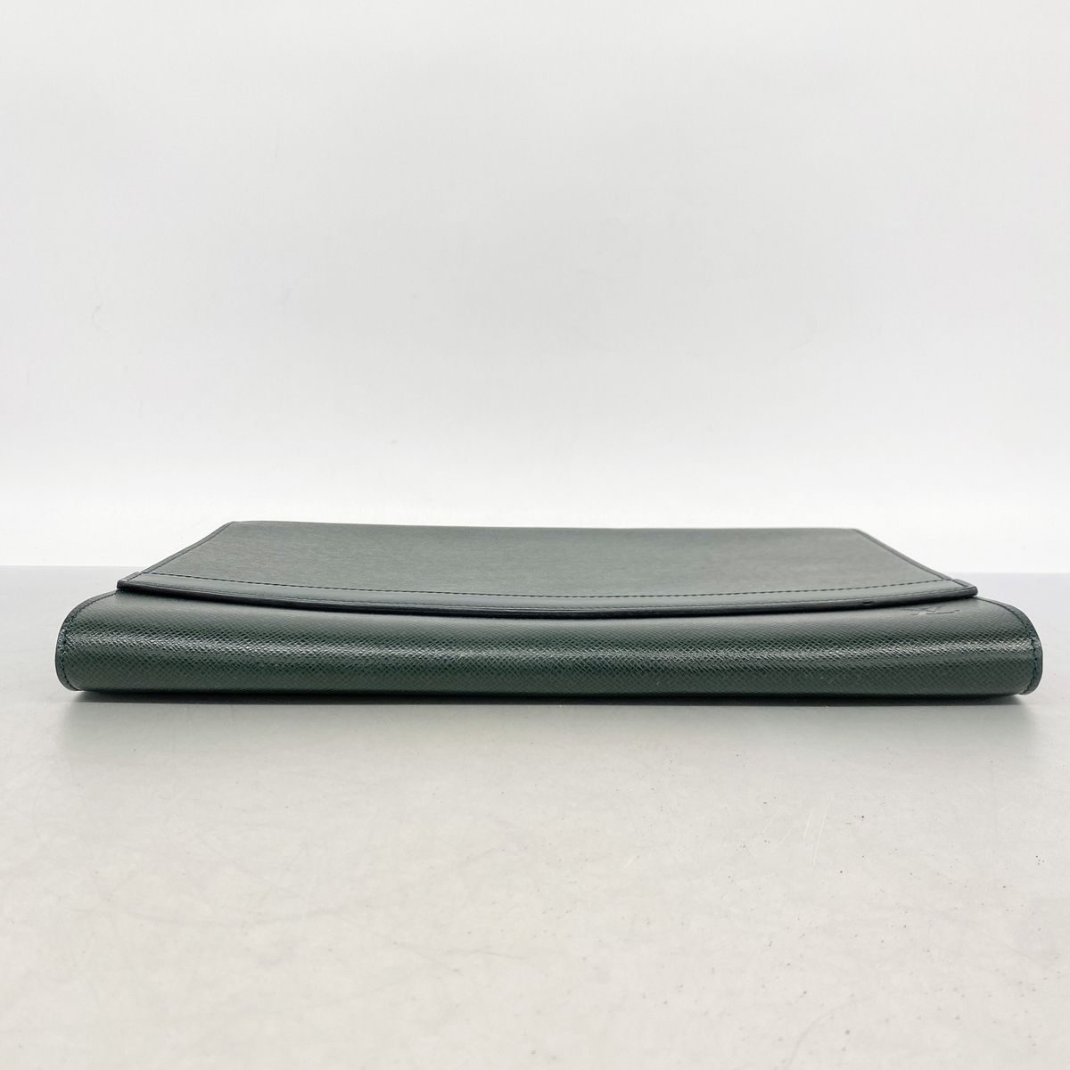 Louis Vuitton Clutch Taiga Volga Epi Sear — view 3