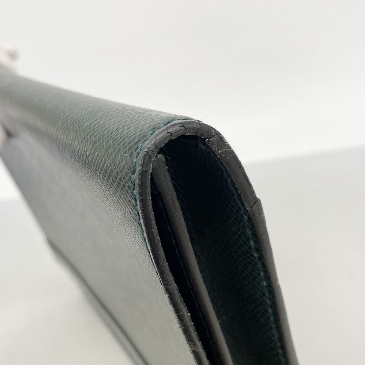 Louis Vuitton Clutch Taiga Volga Epi Sear — view 6