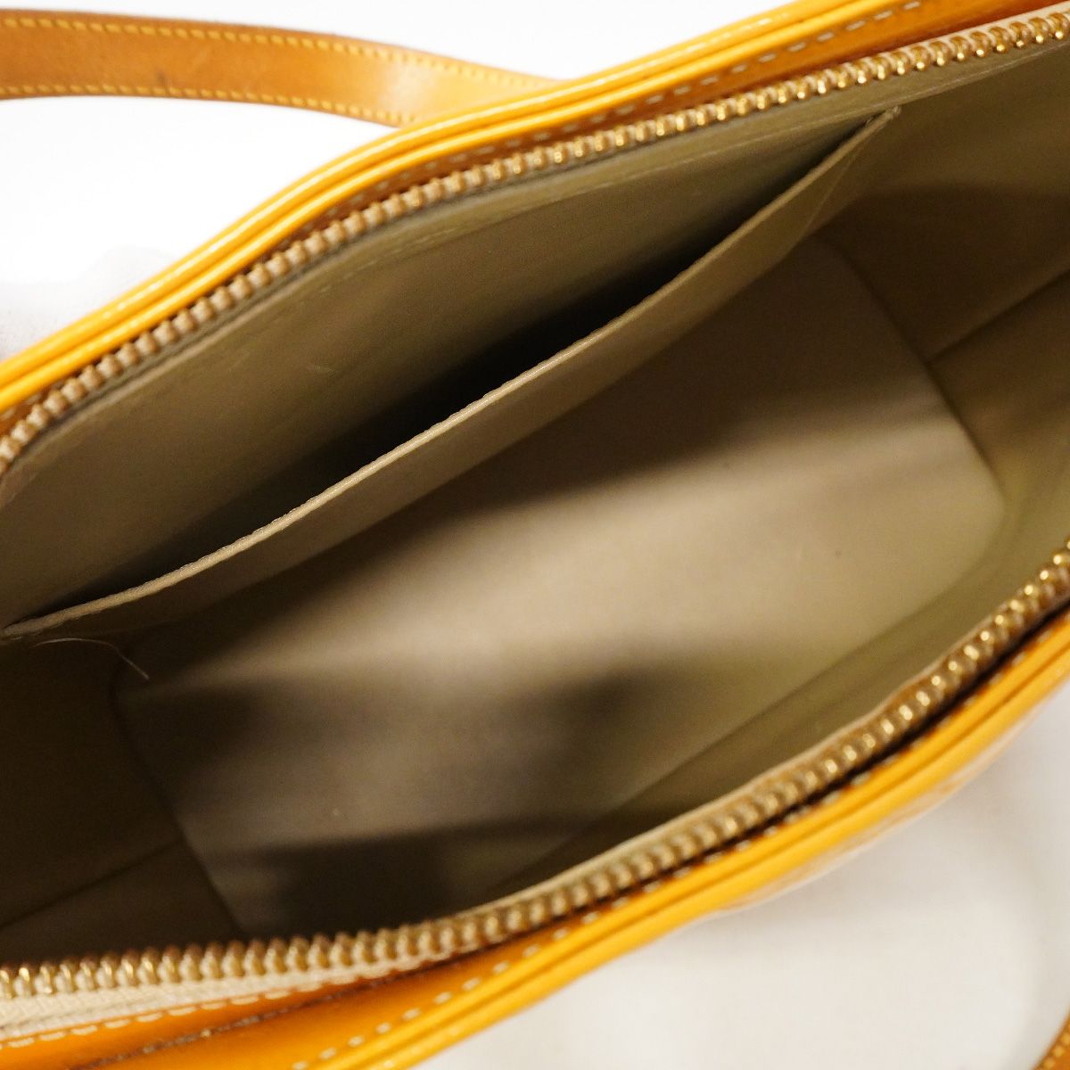 Louis Vuitton Tote Vernis Houston Beige — view 4