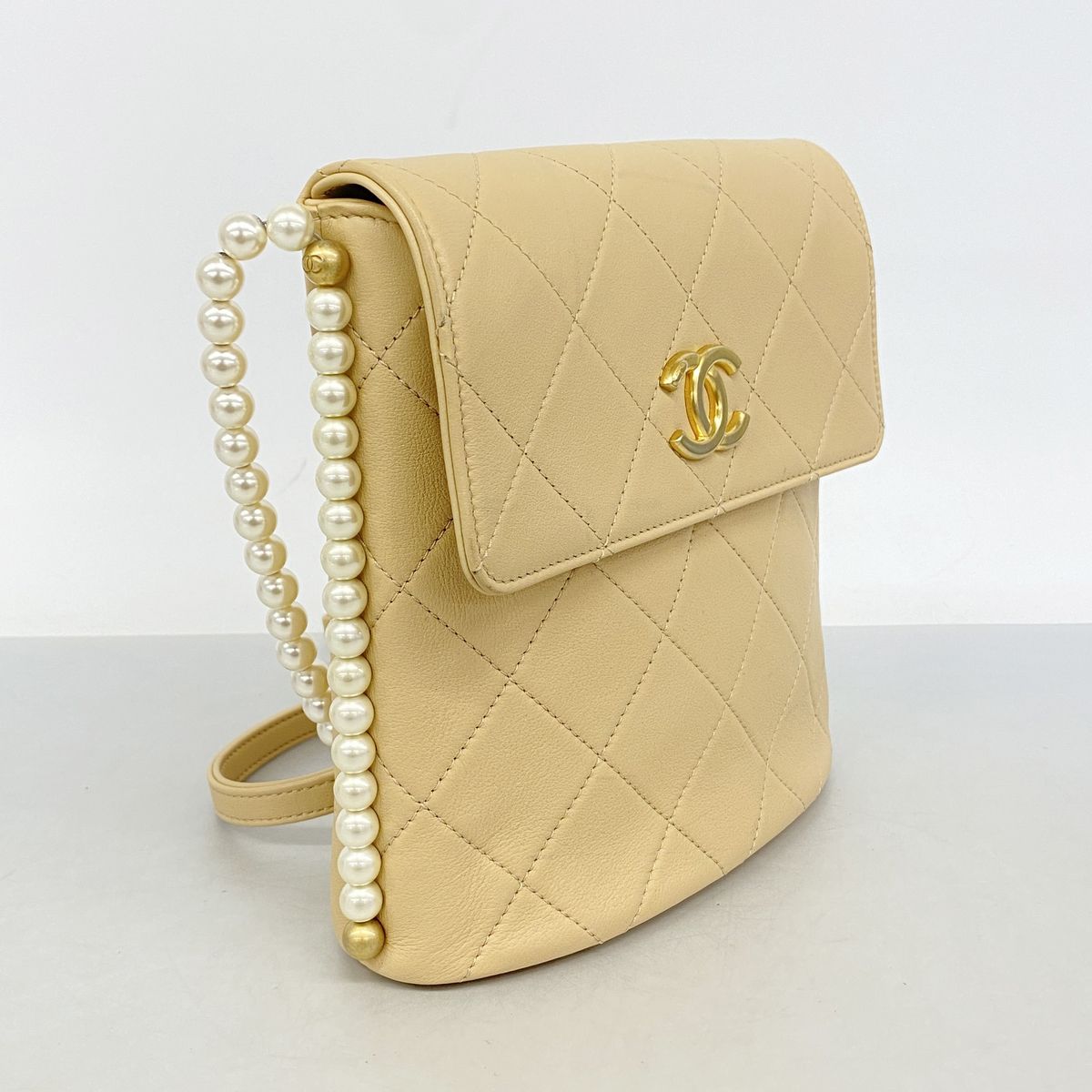 Chanel Shoulder Bag Quilted Lambskin Beige Gold — view 2