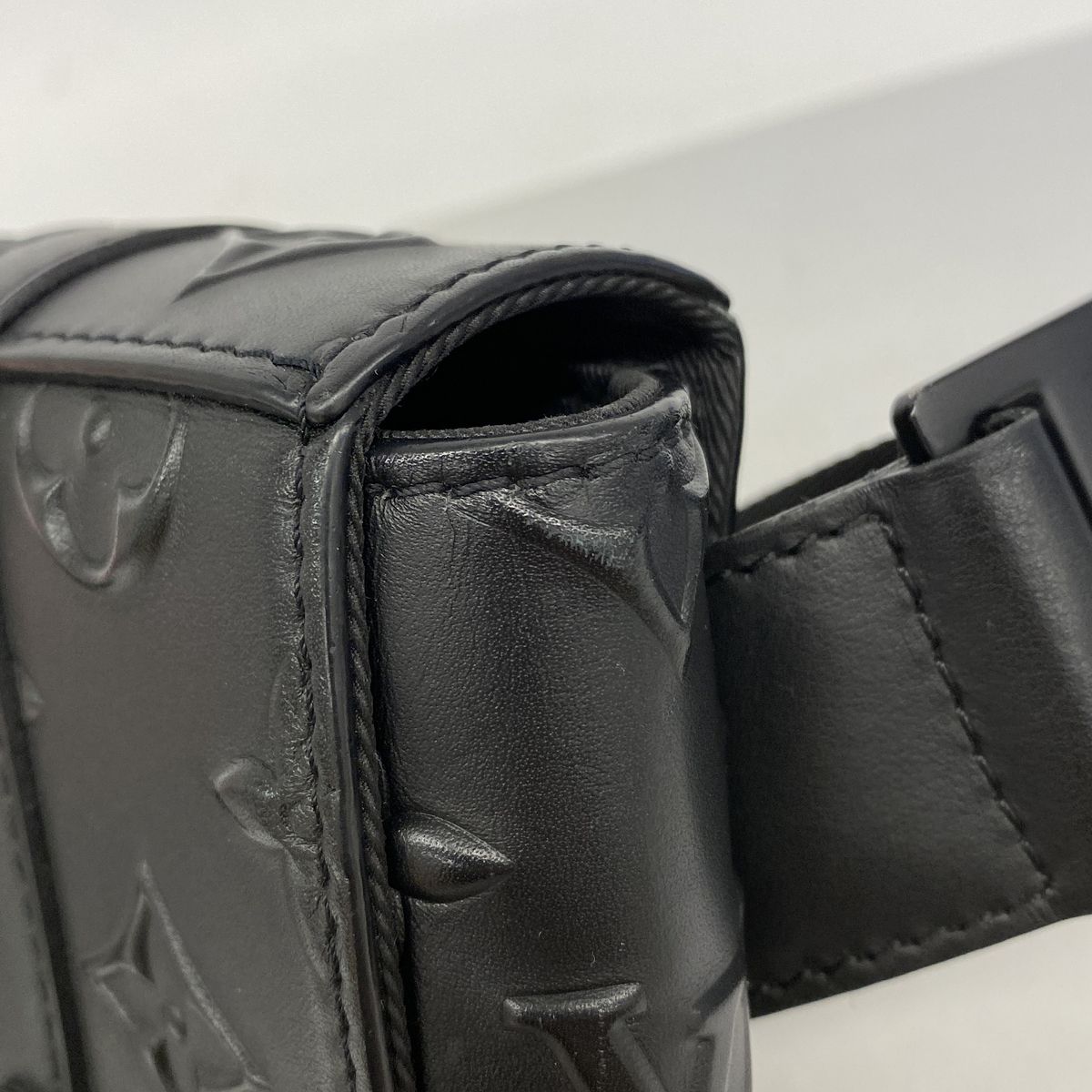 Louis Vuitton Belt Bag Monogram Seal Trunk Black — view 6