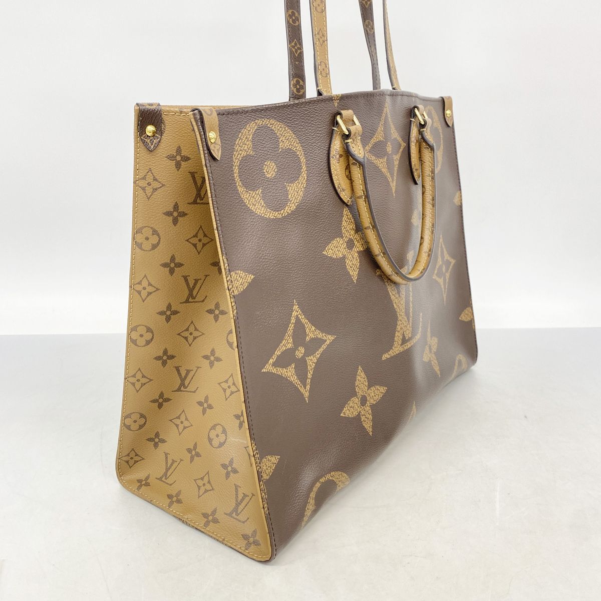 Louis Vuitton Tote Monogram Giant Reverse on the Go GM Brown 2-Way — view 2