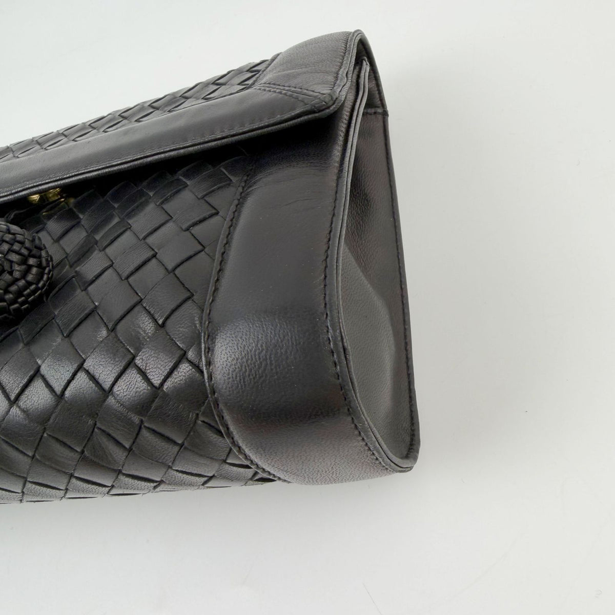 Bottega Veneta Intrecciato Knot Clutch Handbag Leather Black Gold Vintage — view 8