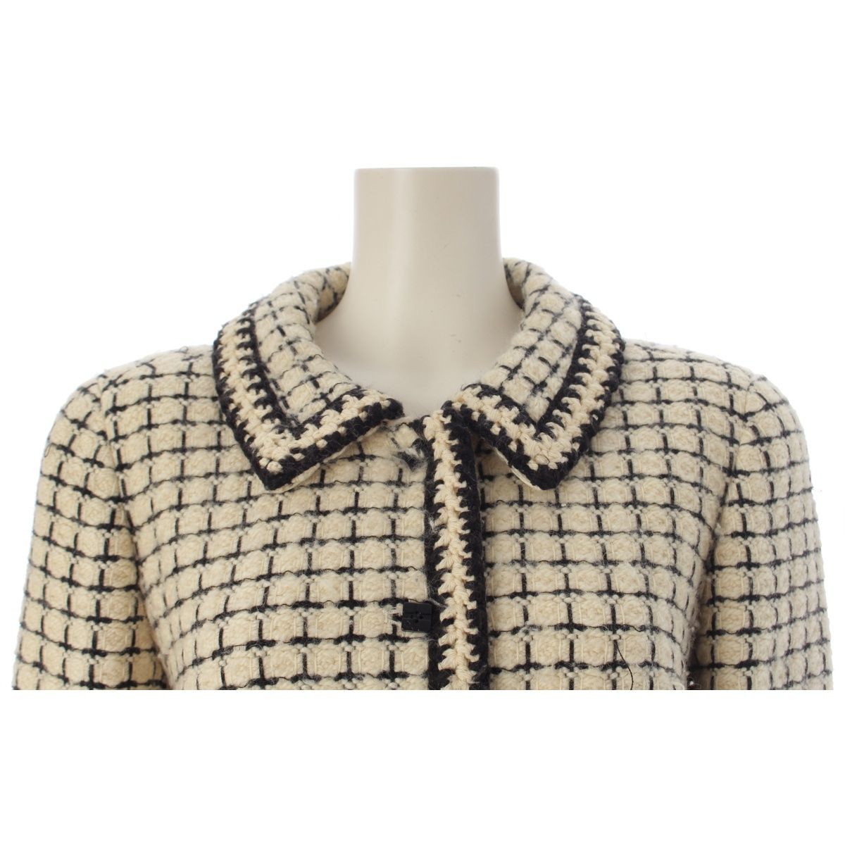 Chanel 00A Wool CC Logo Button Tweed Coat White Black 38 — view 5