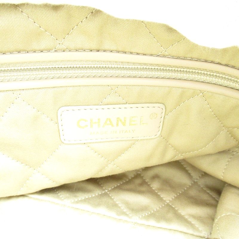 Chanel 22 Small Handbag Calfskin Beige — view 8