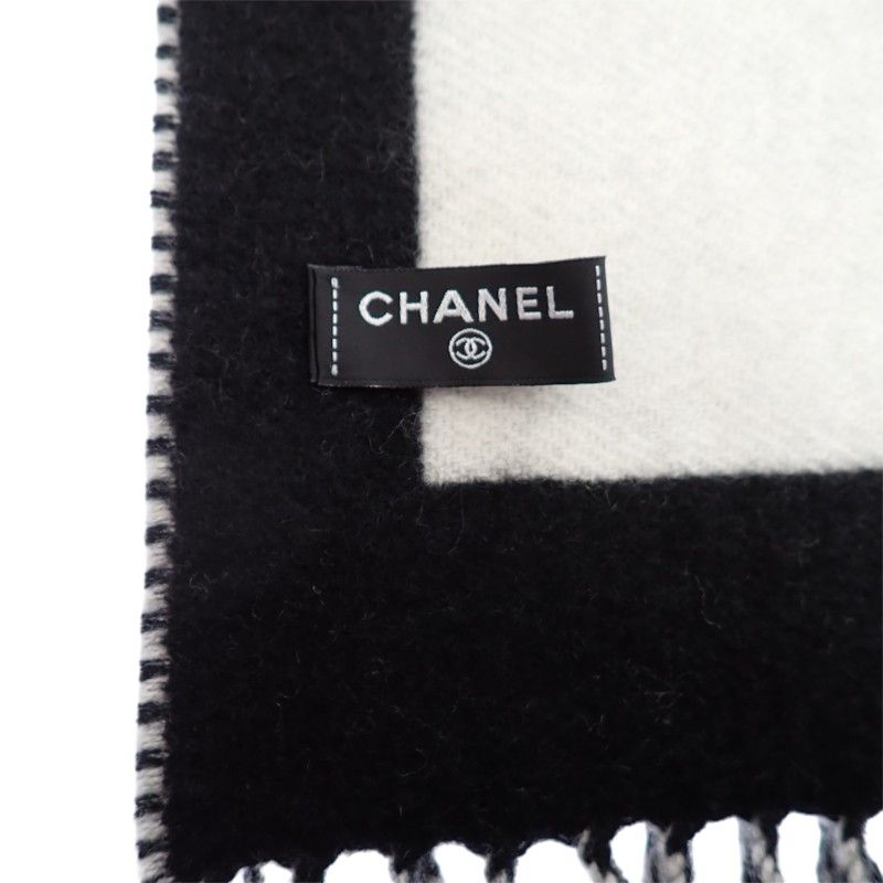 Chanel CC Logo Cashmere Scarf Genus Black White — view 6