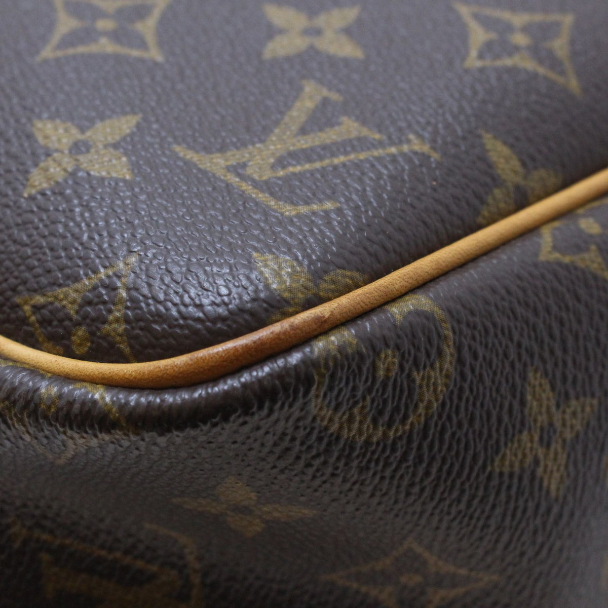 Louis Vuitton Reporter GM Shoulder Bag Monogram Canvas — view 5