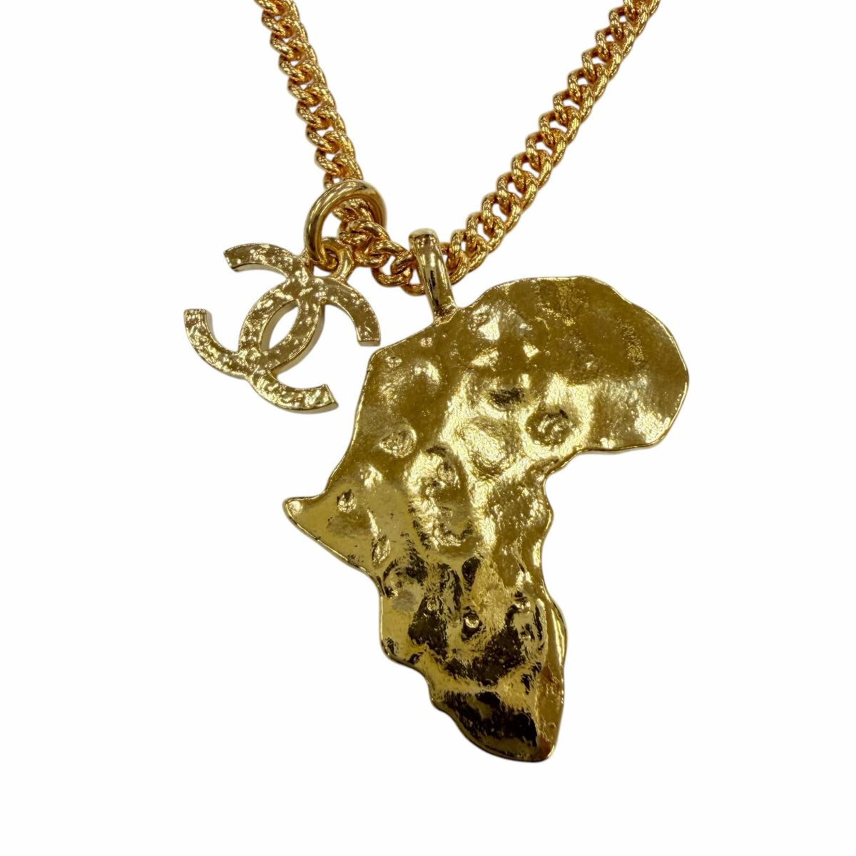 Chanel CC Logo Eco Pearl Rhinestone African Continent Motif Metiers D'art Dakar — view 4