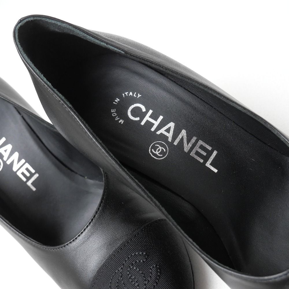 Chanel Pumps 35C CC Logo Cap Toe Lambskin Heels — view 6