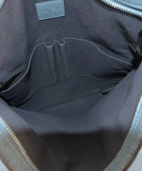 Louis Vuitton Shoulder Bag — view 4
