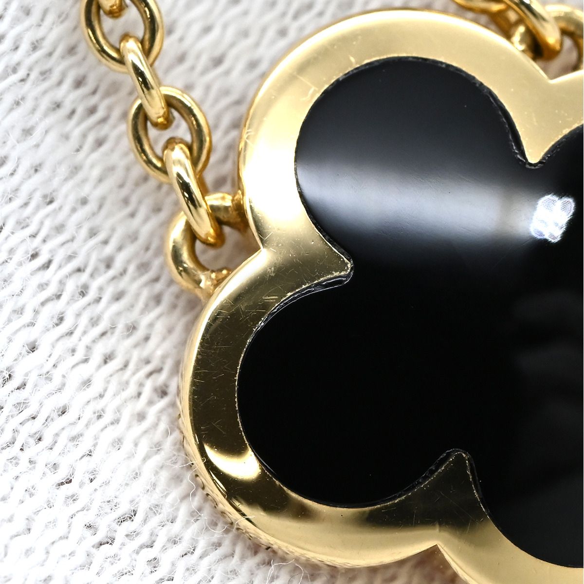 Van Cleef & Arpels Necklace Alhambra Black Yellow Gold 18 — view 3