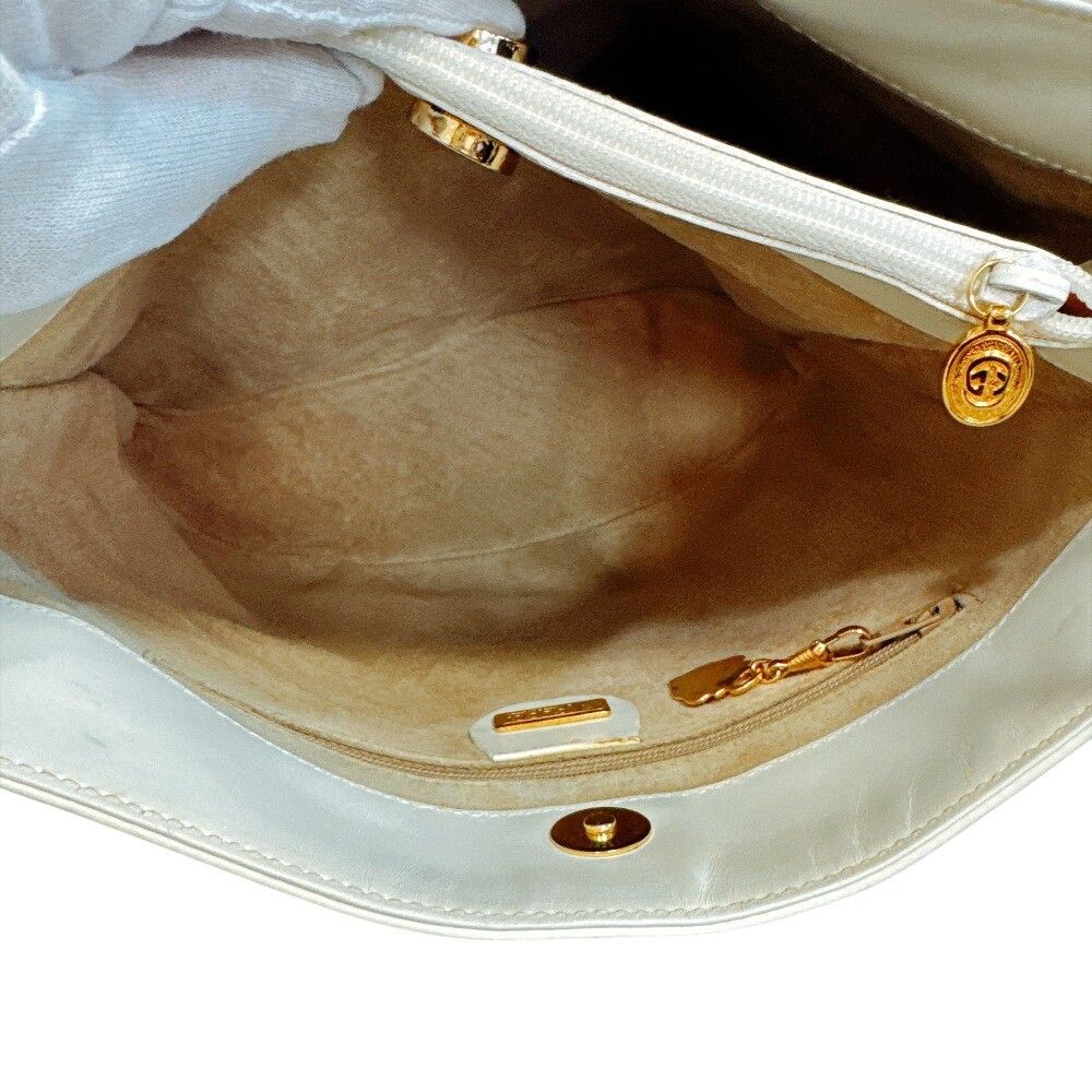 Gucci Bucket Bag Interlocking G Vintage White — view 6