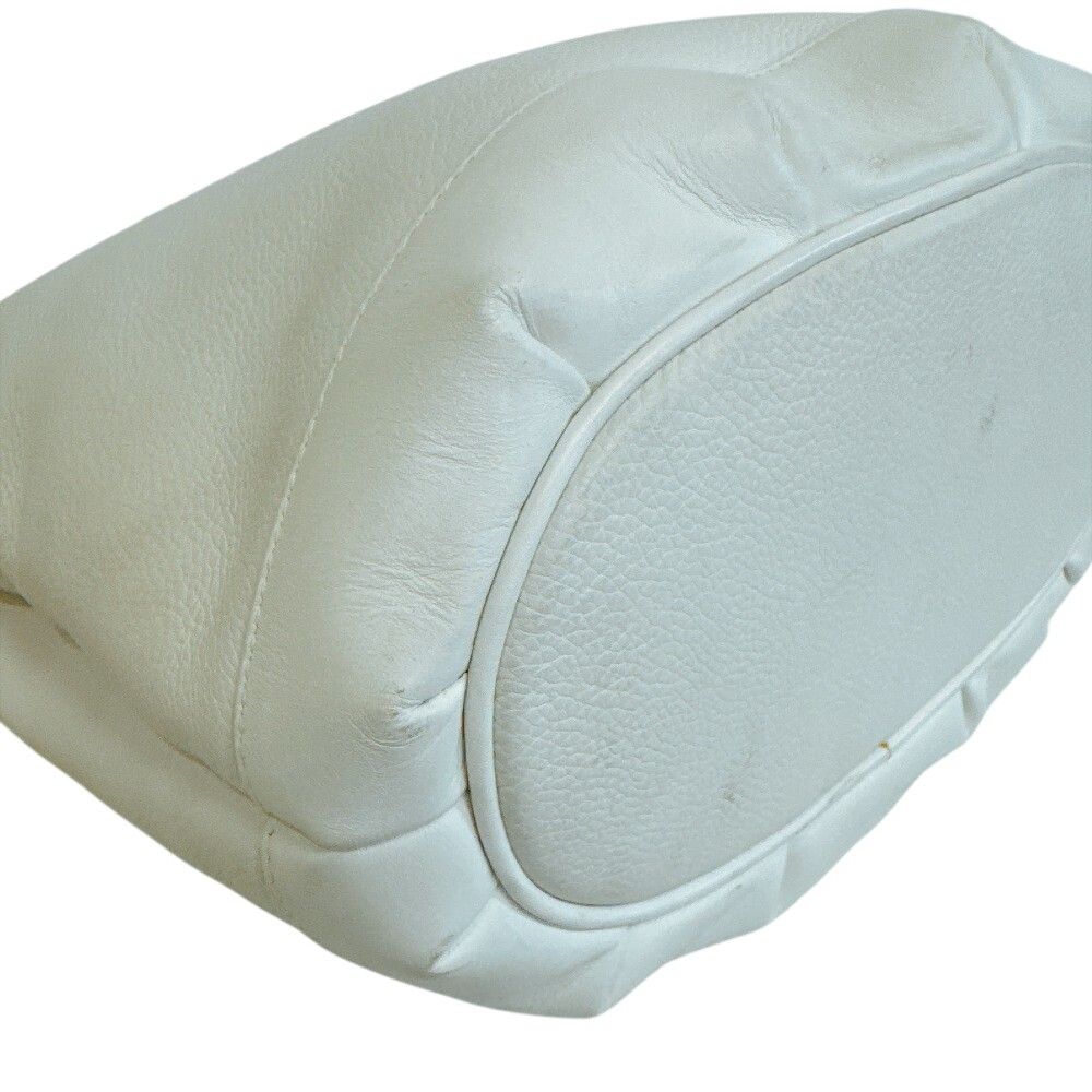 Gucci Bucket Bag Interlocking G Vintage White — view 3