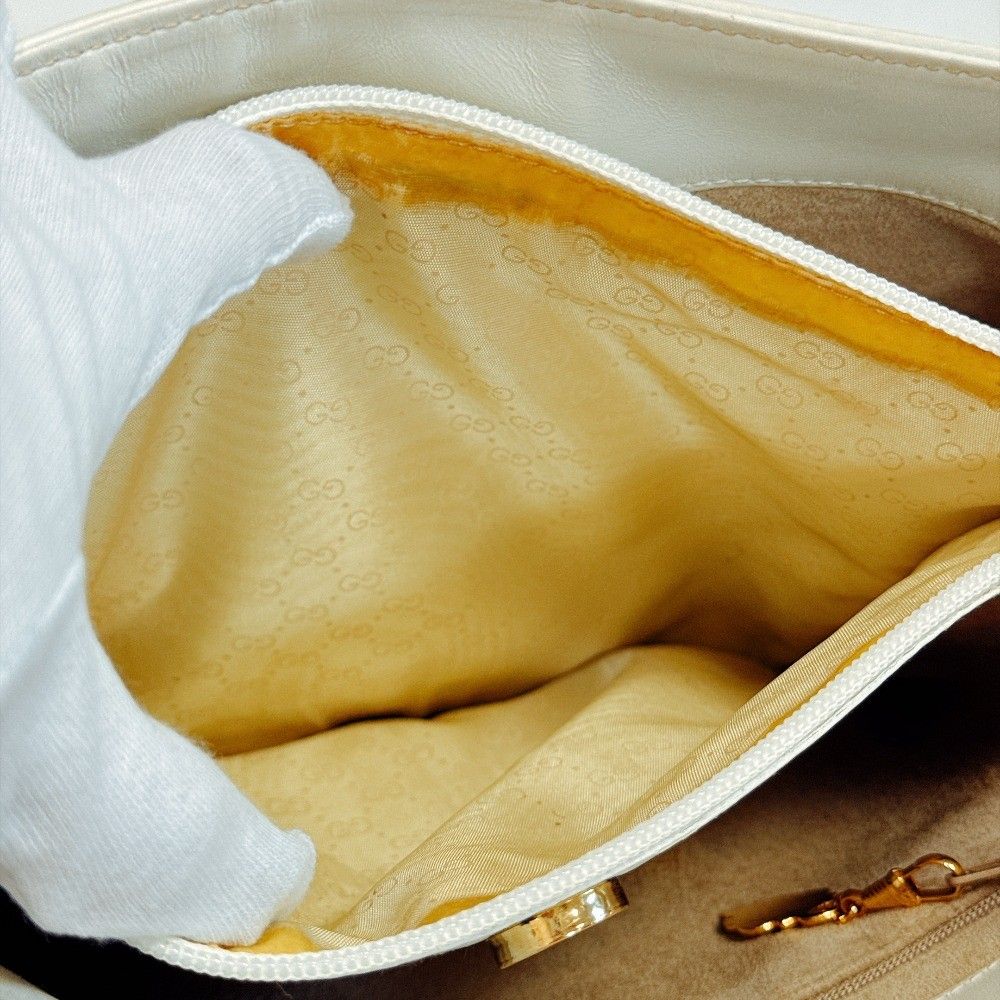 Gucci Bucket Bag Interlocking G Vintage White — view 7