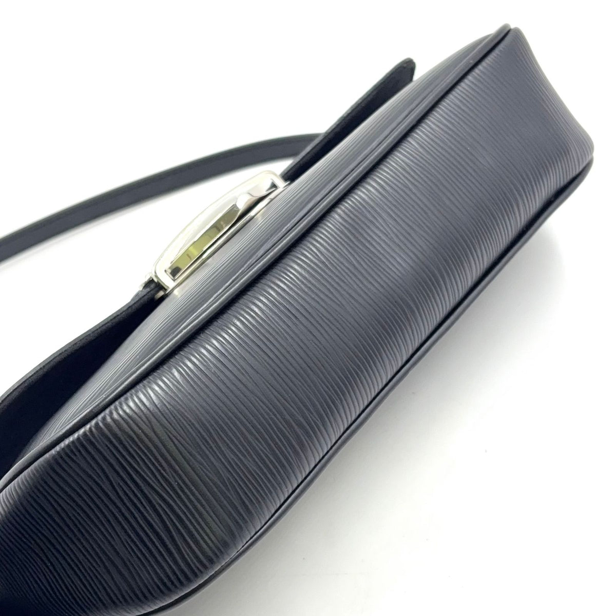 Louis Vuitton Pochette Montaigne Epi Noir Leather Black Shoulder Bag Silver — view 6