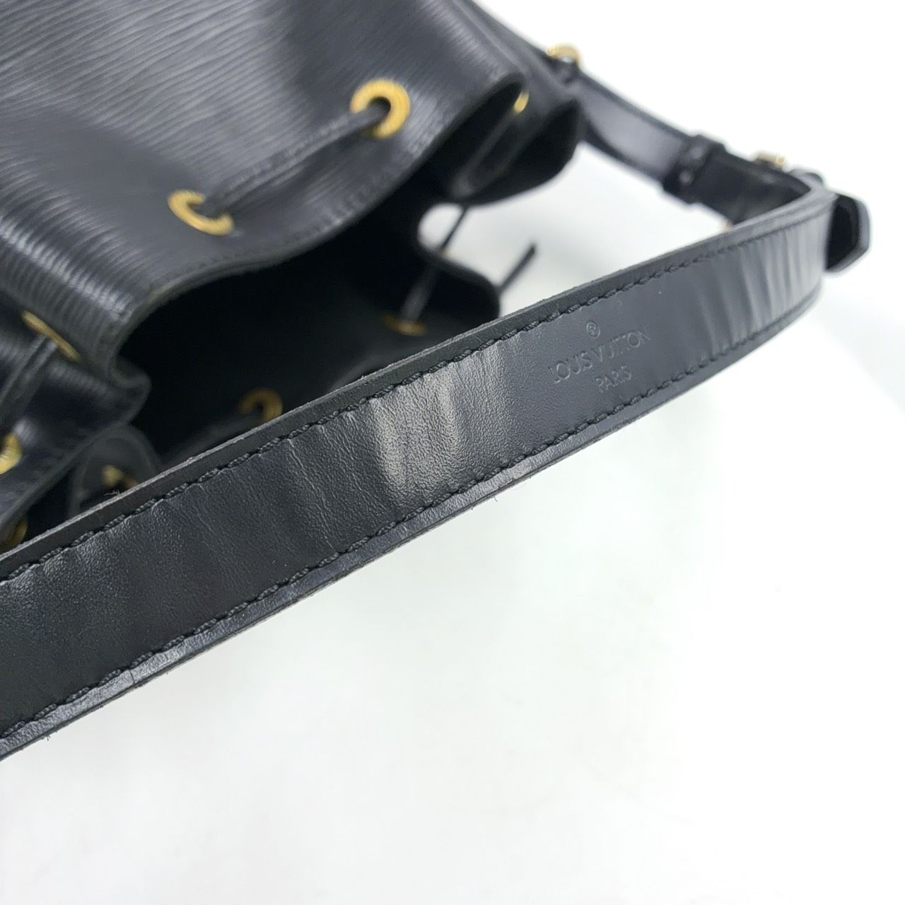 Louis Vuitton Noe Epi Noir Leather Black Shoulder Bag Gold — view 5