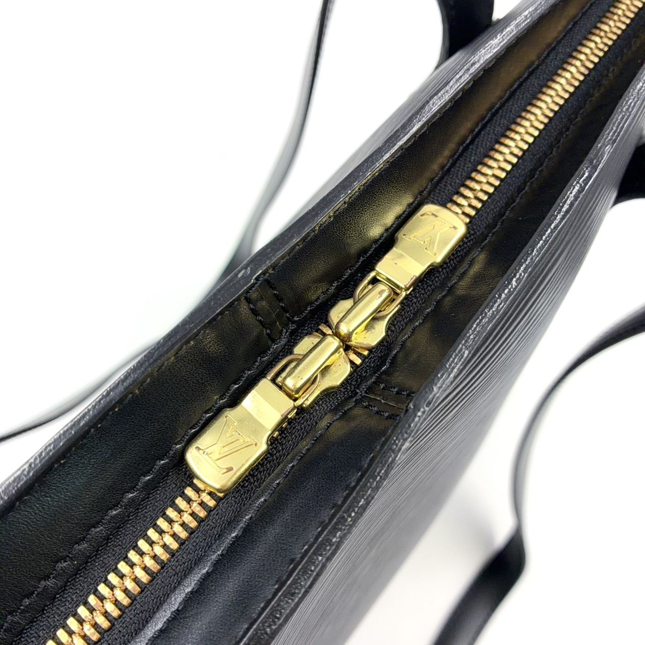 Louis Vuitton Lussac Epi Noir Leather Black Shoulder Bag Gold — view 6