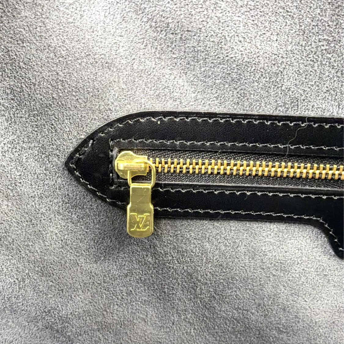 Louis Vuitton Lussac Epi Noir Leather Black Shoulder Bag Gold — view 5