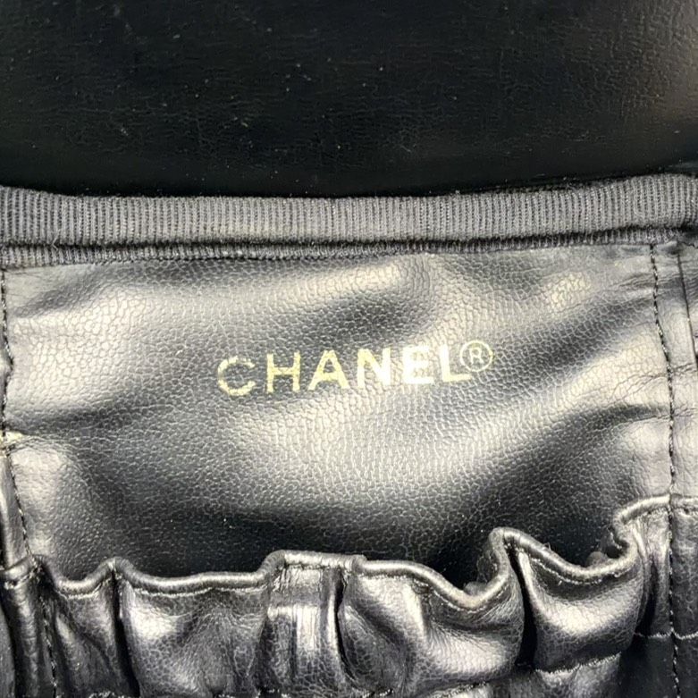 Chanel CC Logo Vanity Caviar Leather Black Pouch Gold — view 4