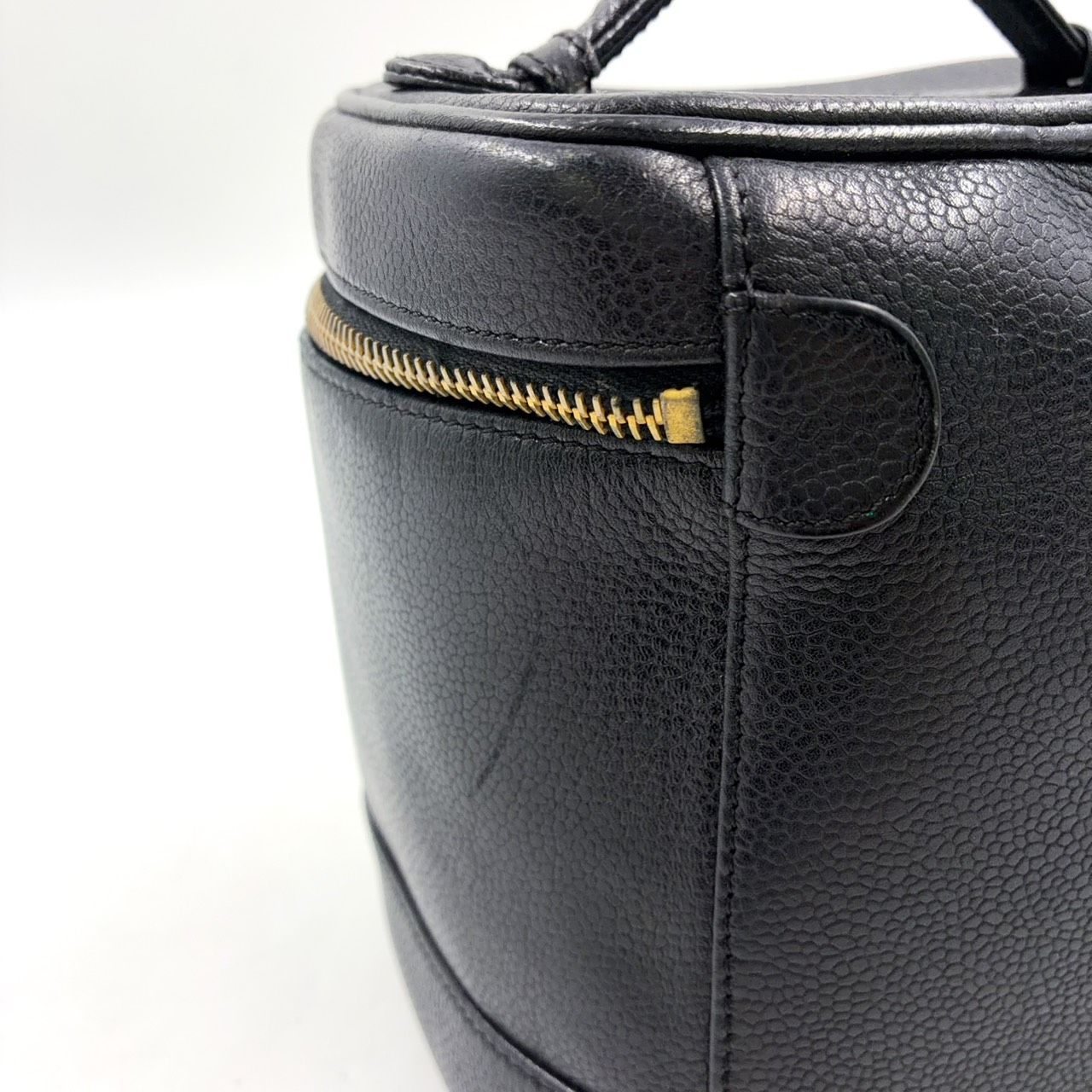 Chanel CC Logo Vanity Caviar Leather Black Pouch Gold — view 7