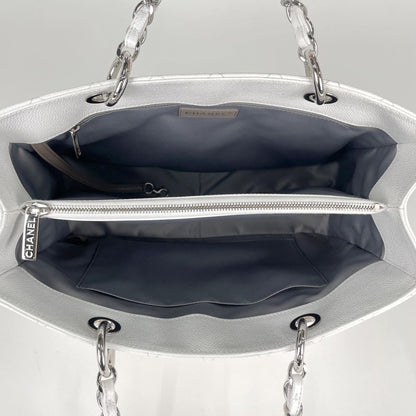 Chanel Tote CC Logo Quilted Caviar Leather White — view 7