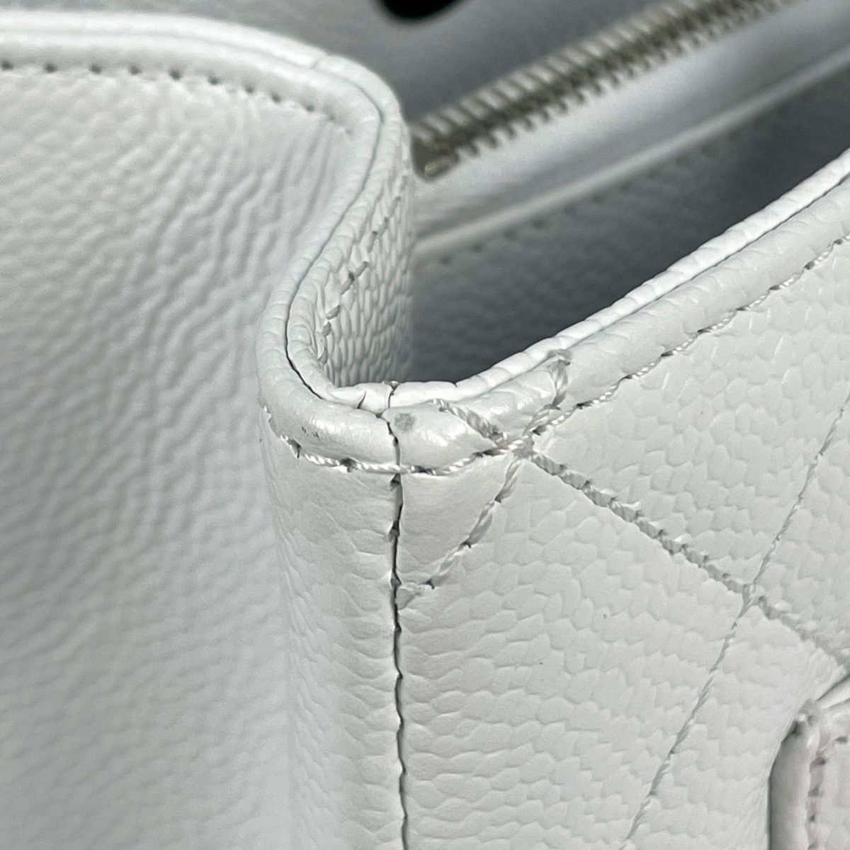 Chanel Tote CC Logo Quilted Caviar Leather White — view 5