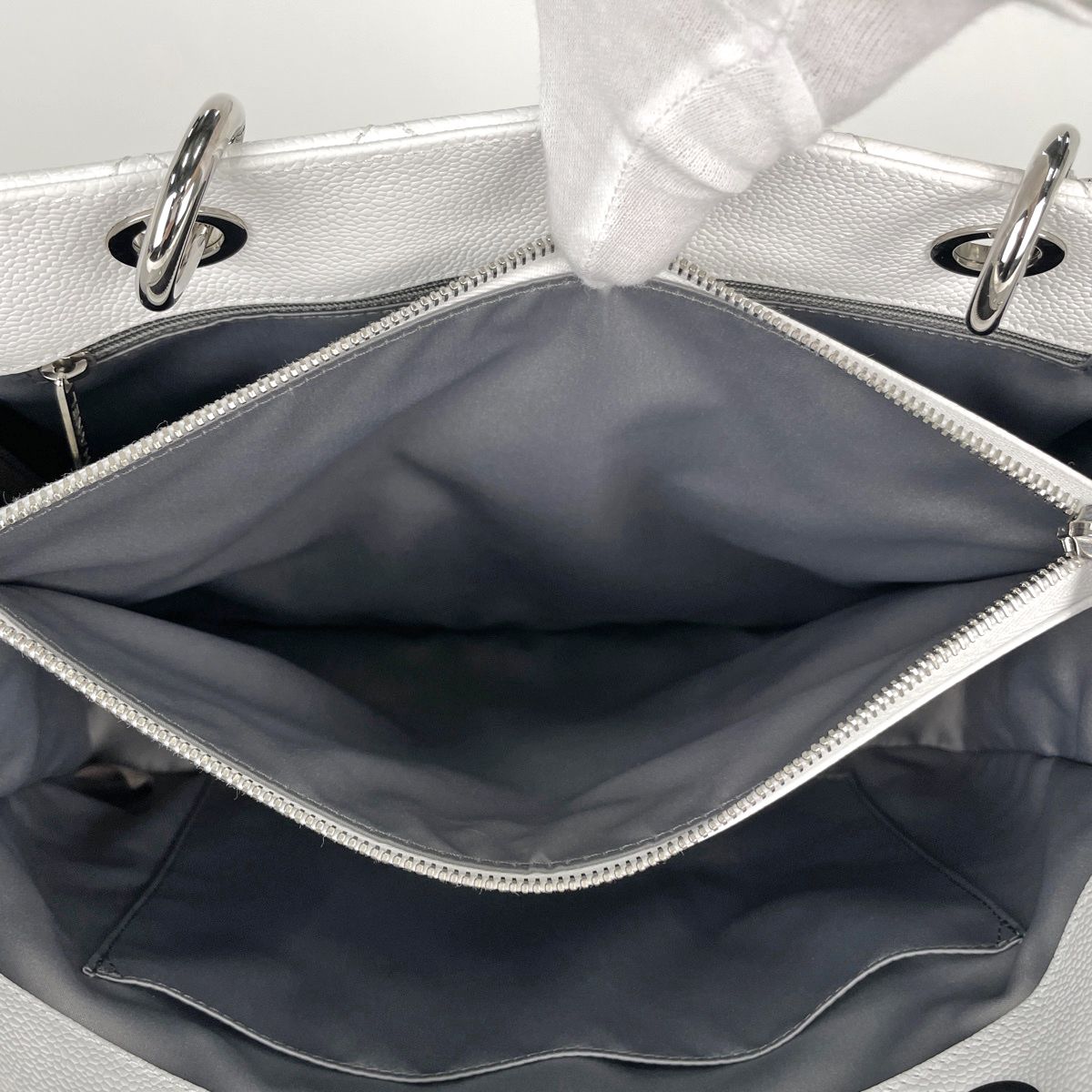 Chanel Tote CC Logo Quilted Caviar Leather White — view 8