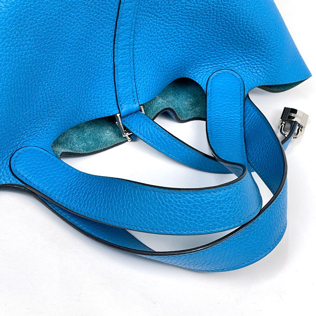 Hermes Picotin Lock MM Handbag Taurillon Clemence Turquoise — view 4