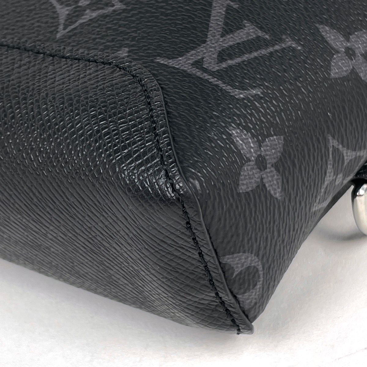 Louis Vuitton Duo Sling Bag Taigarama Noir — view 4