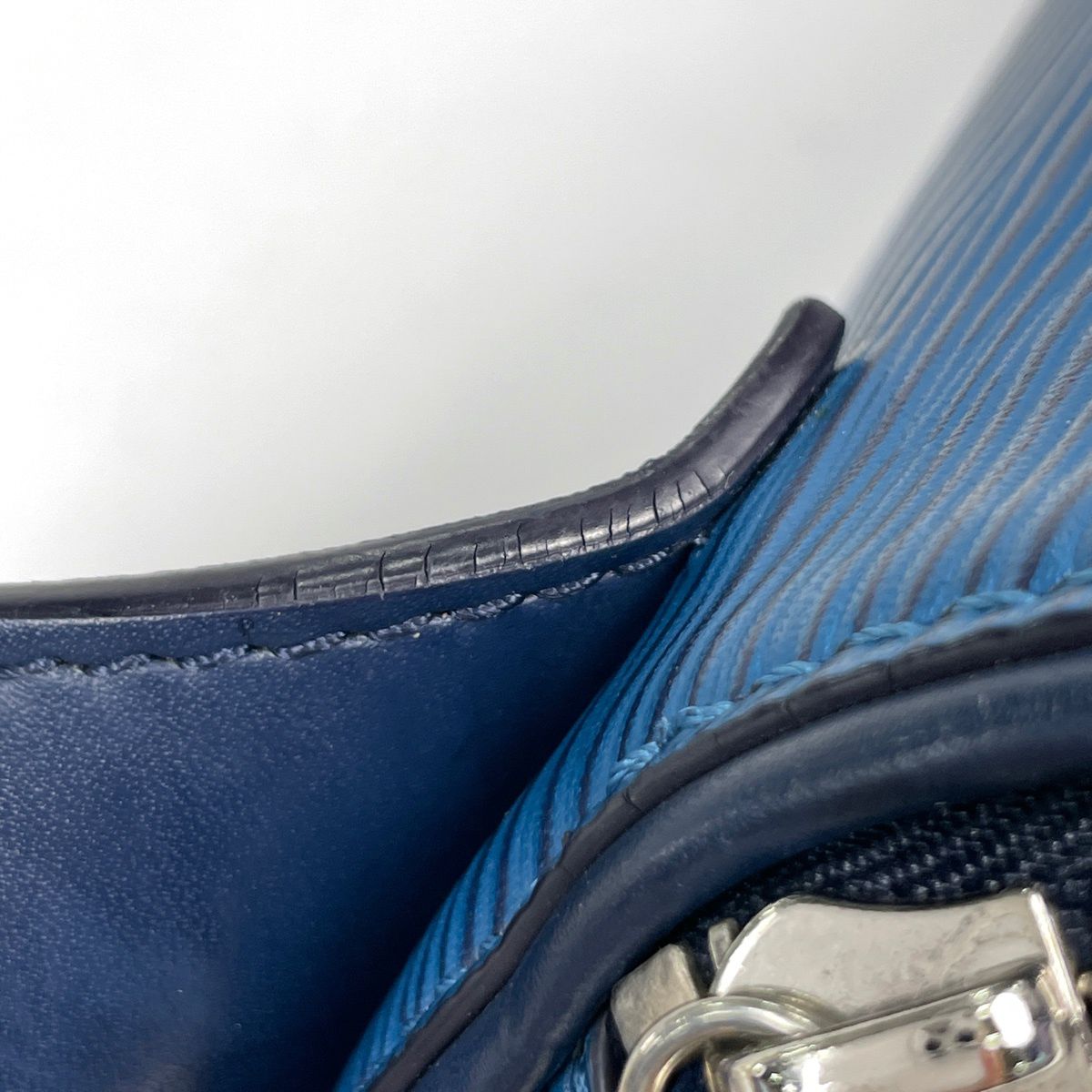 Louis Vuitton Bum Bag Epi Blue Azur — view 5