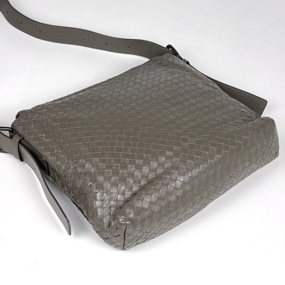 Bottega Veneta Shoulder Bag Intrecciato Leather Beige — view 2