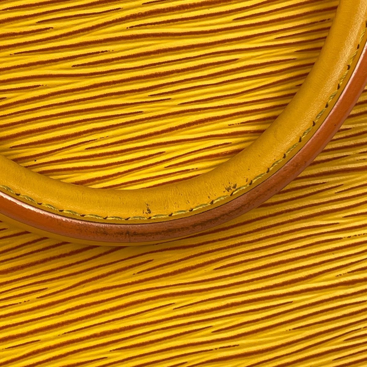 Louis Vuitton Alma Handbag Epi Tassili Yellow — view 5