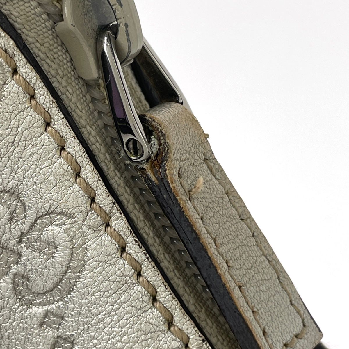 Gucci Shoulder Bag Guccissima Leather Silver — view 4