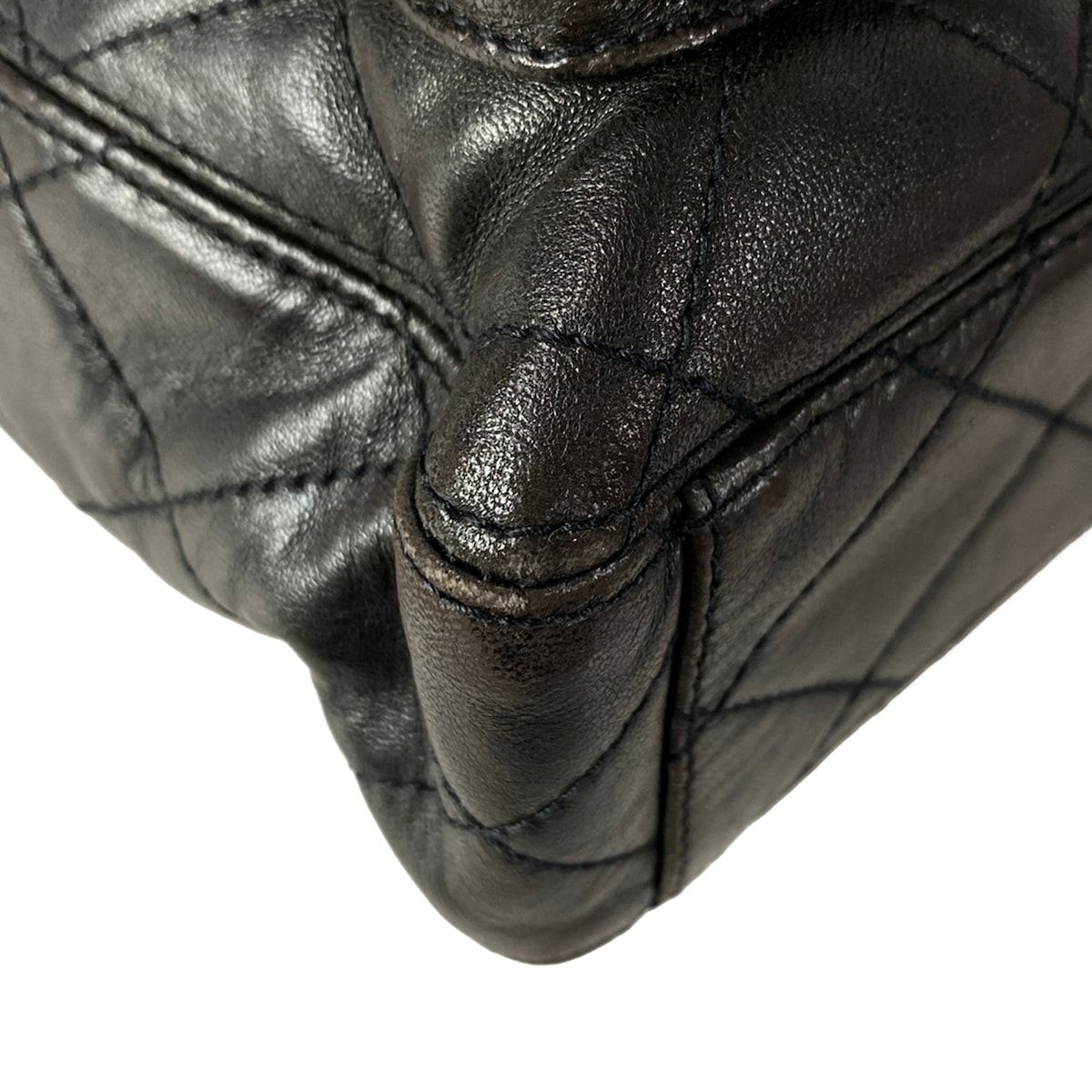 Chanel Tote Quilted Black Gold Lambskin — view 7