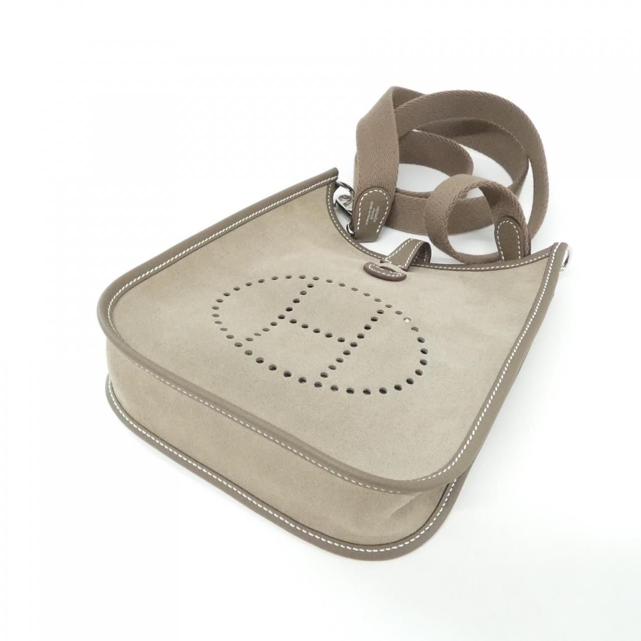 Hermes Evelyne Amazon 16 Shoulder Bag — view 3