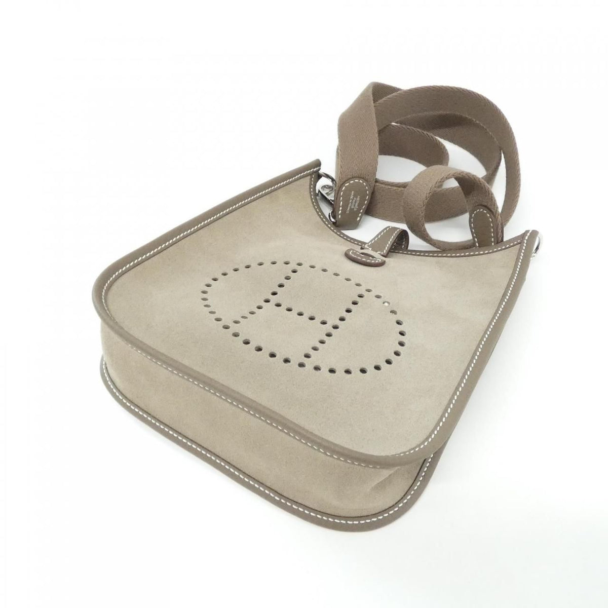 Hermes Evelyne Amazon 16 Shoulder Bag — view 3