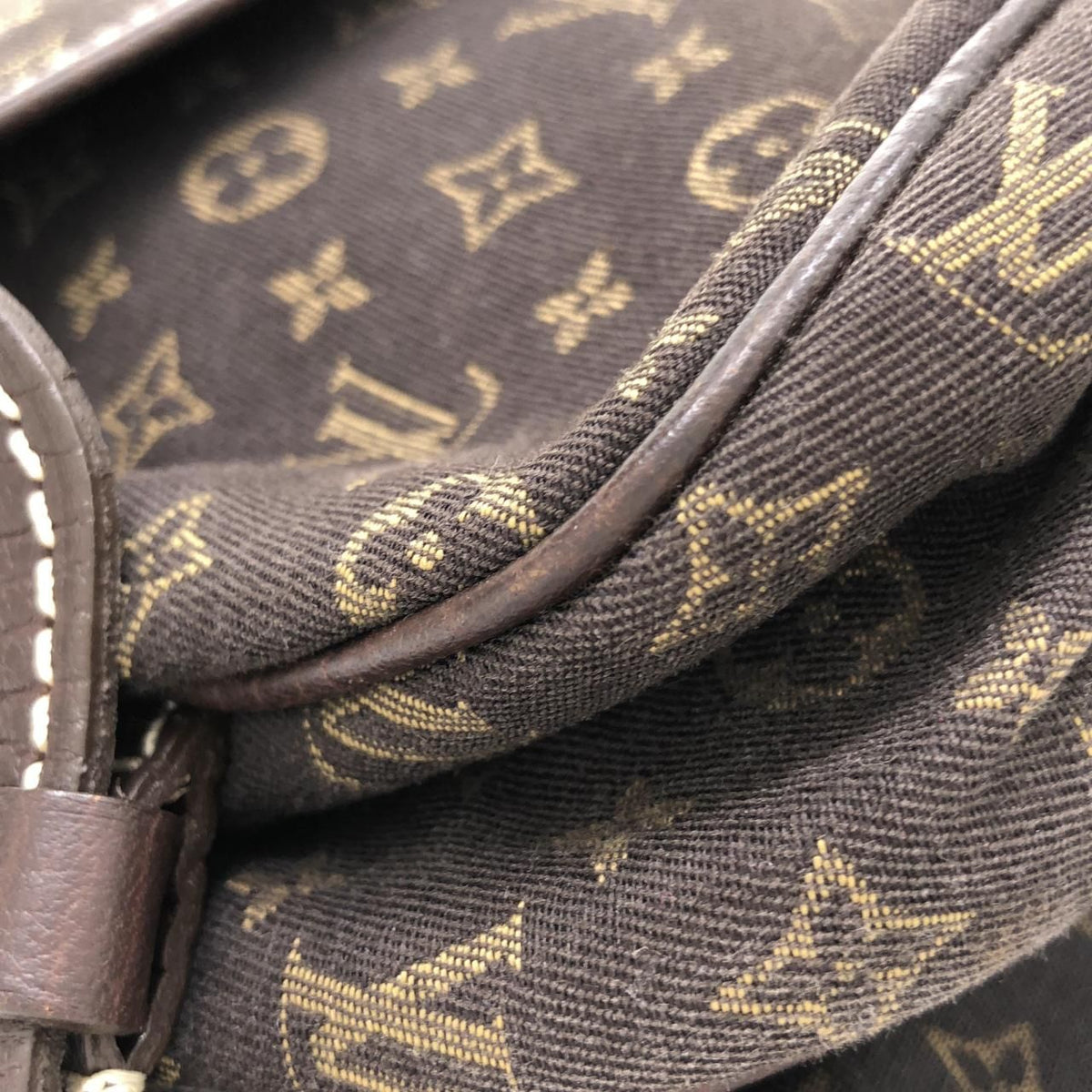 Louis Vuitton Monogram Mini Lin Saumur 30 Crossbody — view 3