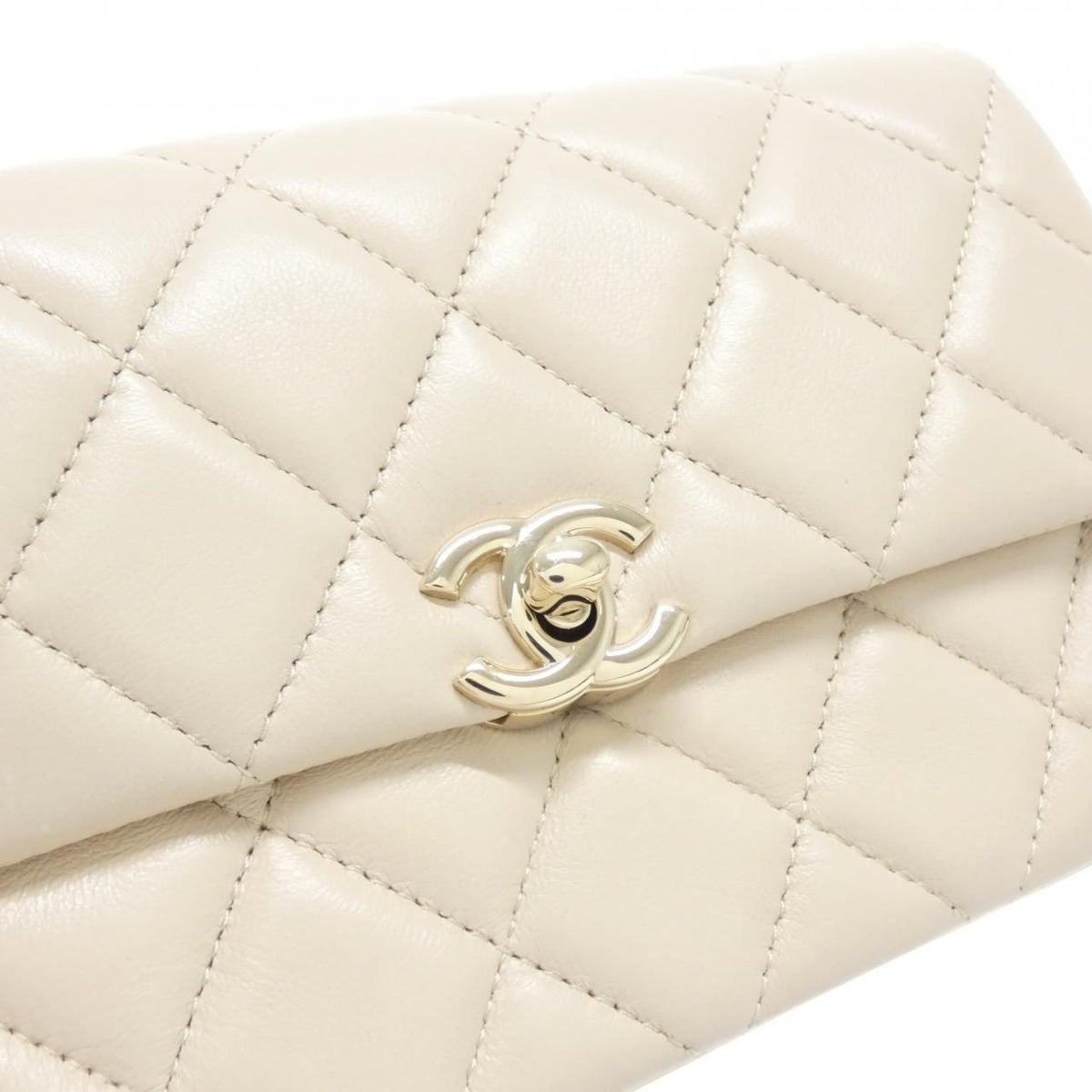 Chanel Shoulder Bag Beige — view 4