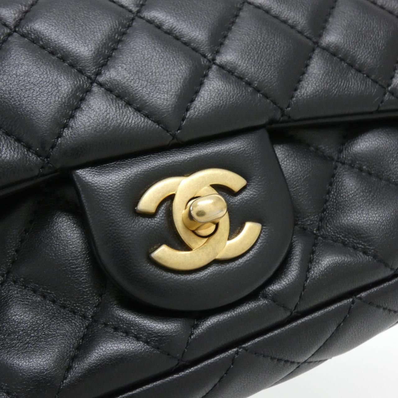 Chanel Shoulder Bag Black — view 4