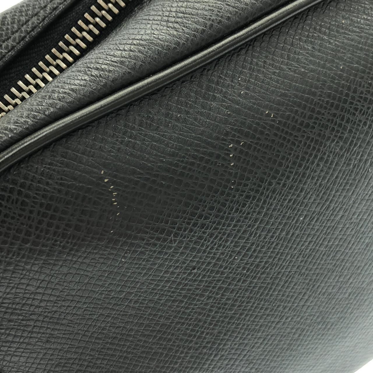 Louis Vuitton Taiga Bag — view 5
