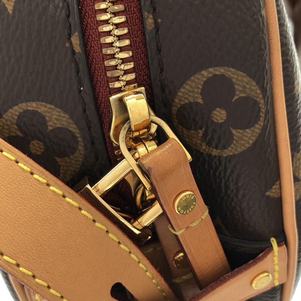Louis Vuitton Monogram Boite Chapeau Souple MM Shoulder Bag — view 7