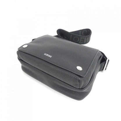 Loewe Pebble Messenger Medium Shoulder Bag — view 3