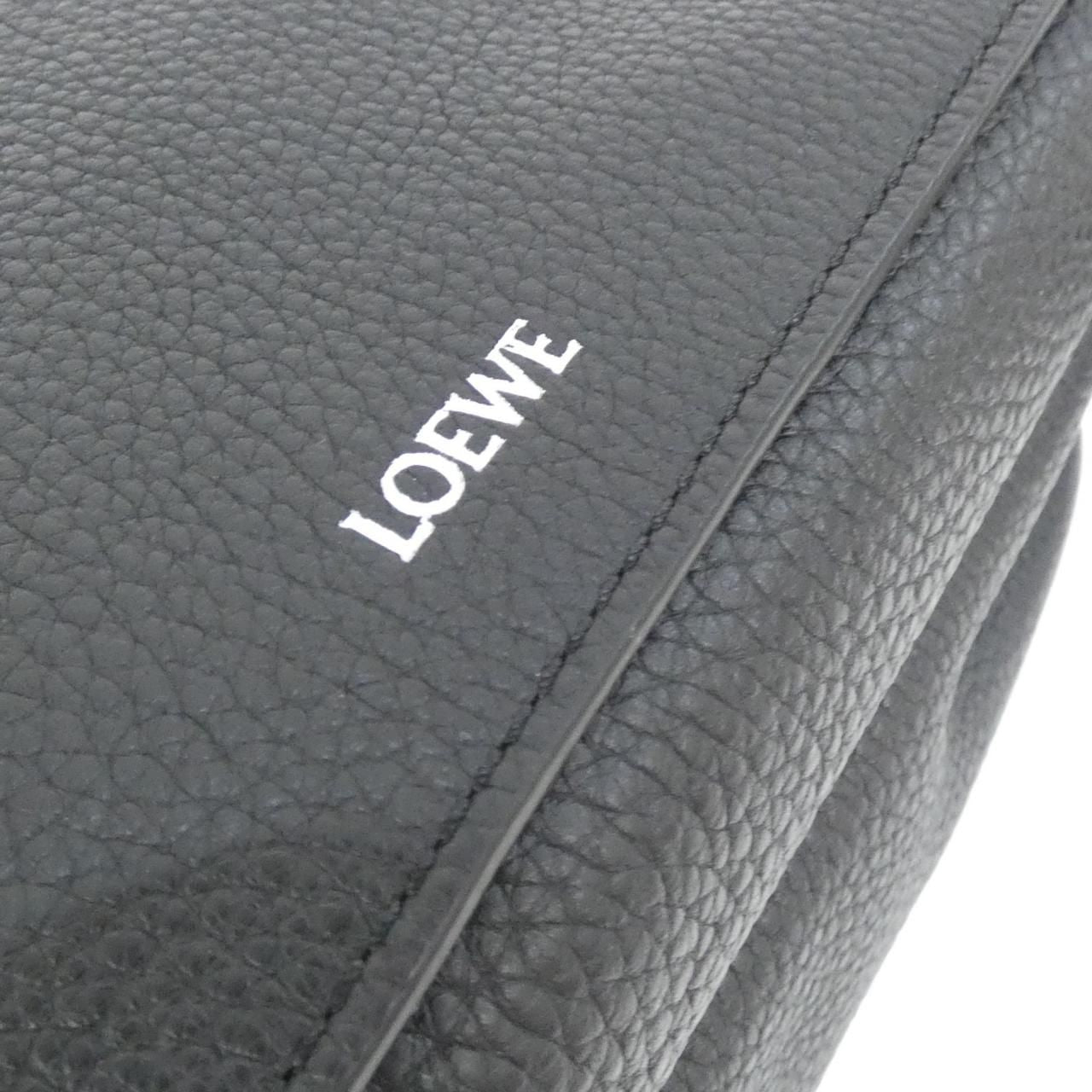 Loewe Pebble Messenger Medium Shoulder Bag — view 5