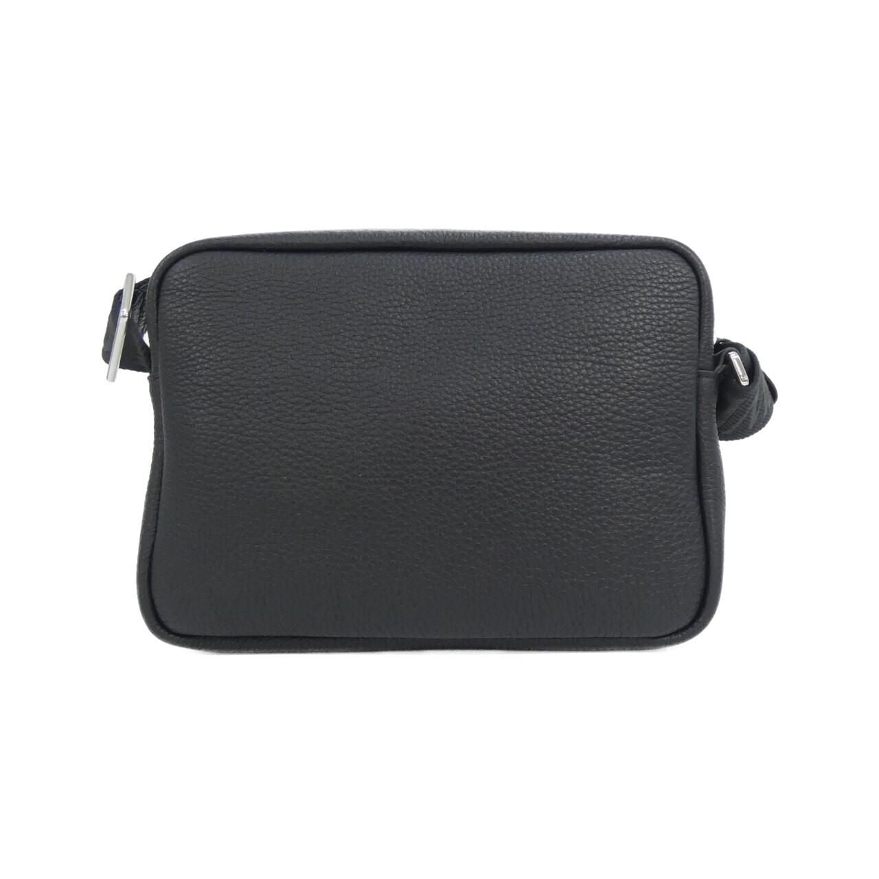 Loewe Pebble Messenger Medium Shoulder Bag — view 2