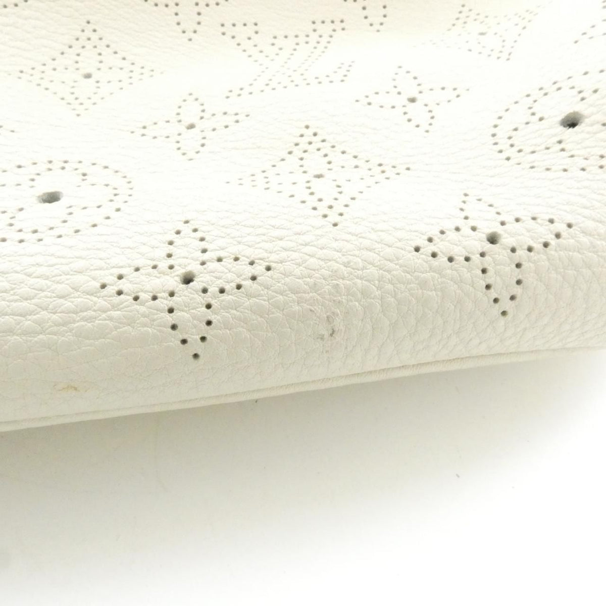Louis Vuitton Mahina L Shoulder Bag — view 4