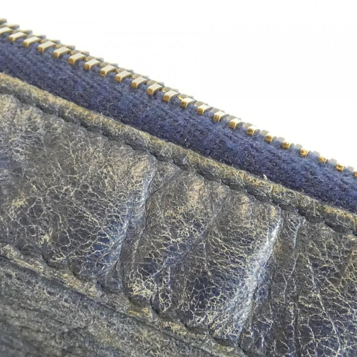 Balenciaga the Day Shoulder Bag — view 5