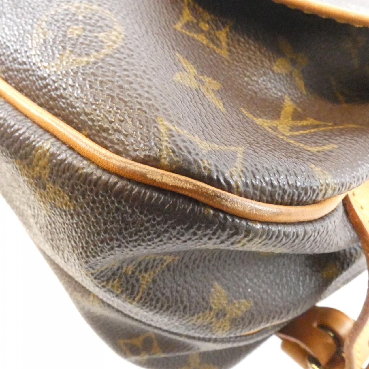 Louis Vuitton Monogram Saumur 30 Crossbody — view 2