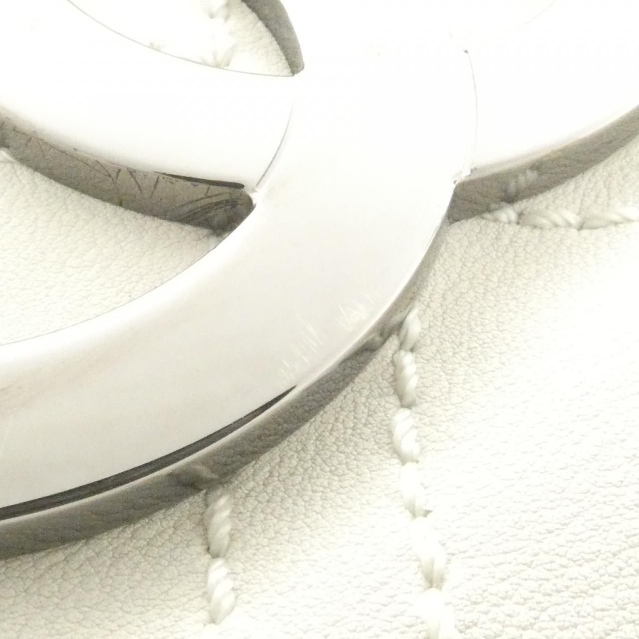 Chanel Shoulder Bag White — view 4